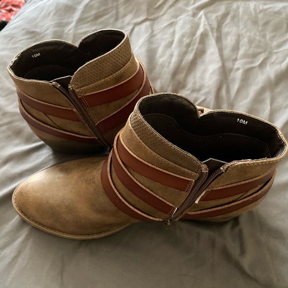 PERFECT Fall Ankle Booties! - Picture 3 of 4